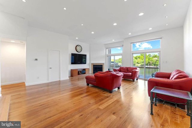 11163 LAKE CHAPEL LN, Reston, VA 20191