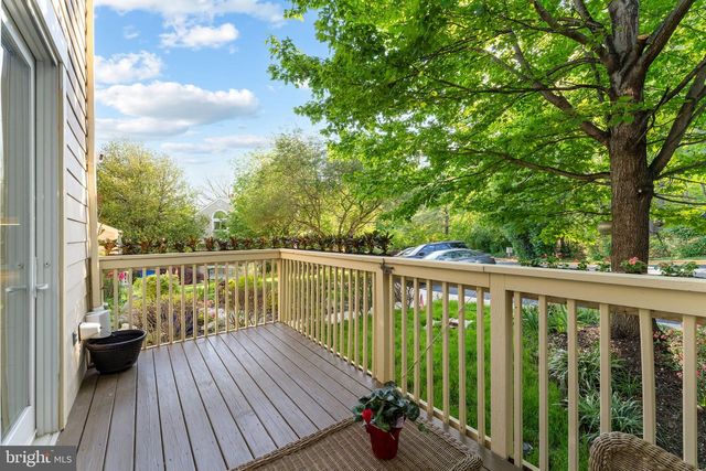 11163 LAKE CHAPEL LN, Reston, VA 20191