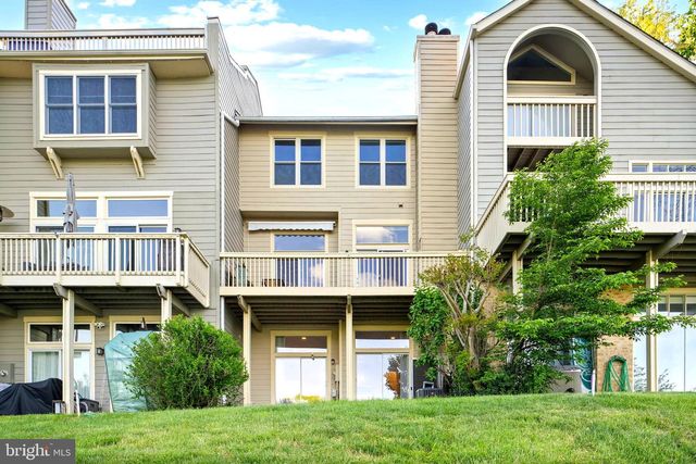 11163 LAKE CHAPEL LN, Reston, VA 20191