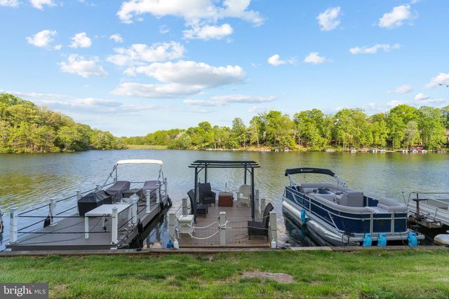 11163 LAKE CHAPEL LN, Reston, VA 20191