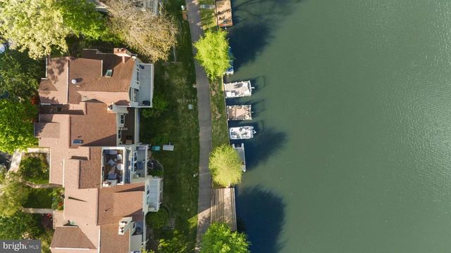11163 LAKE CHAPEL LN, Reston, VA 20191