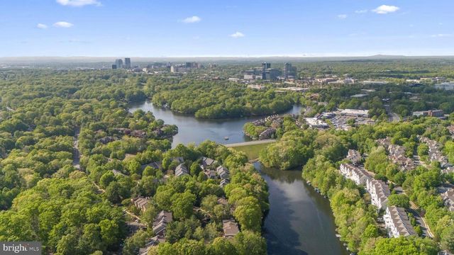 11163 LAKE CHAPEL LN, Reston, VA 20191