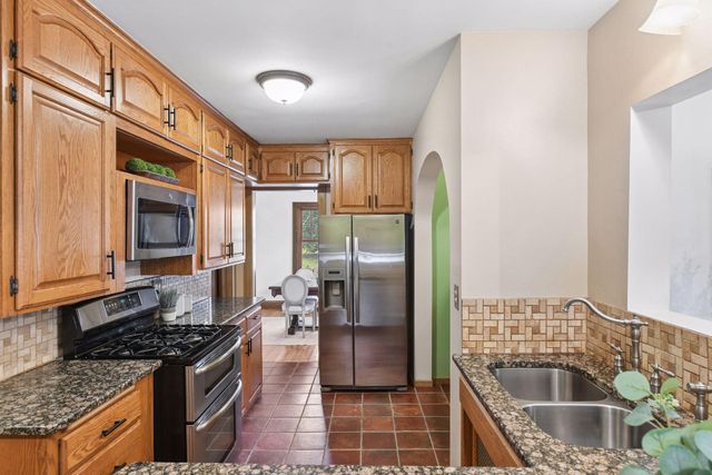 45 15th Avenue N, Hopkins, MN 55343