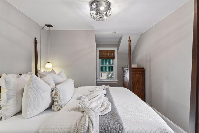 45 15th Avenue N, Hopkins, MN 55343