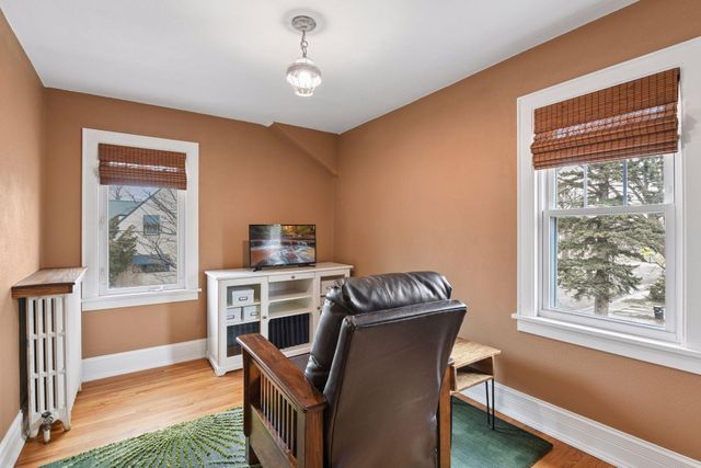 45 15th Avenue N, Hopkins, MN 55343