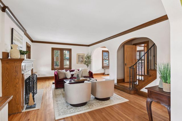 45 15th Avenue N, Hopkins, MN 55343