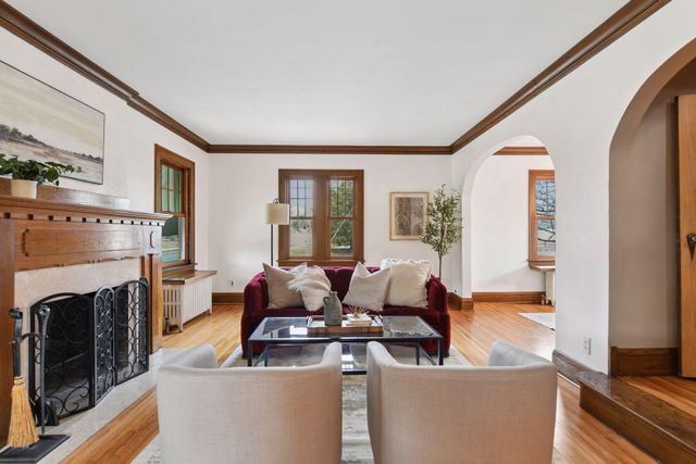 45 15th Avenue N, Hopkins, MN 55343