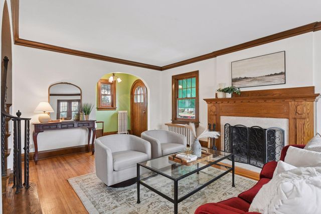 45 15th Avenue N, Hopkins, MN 55343