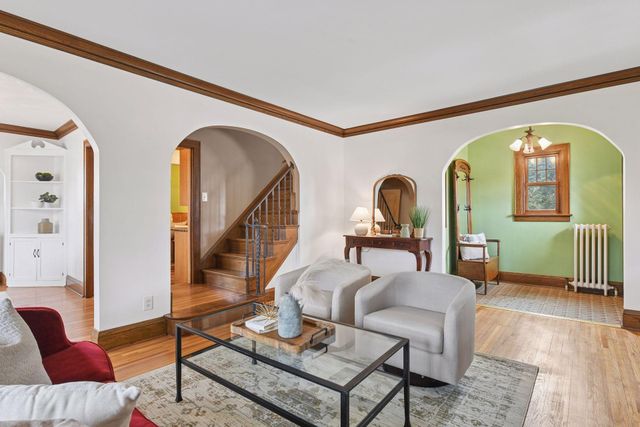 45 15th Avenue N, Hopkins, MN 55343