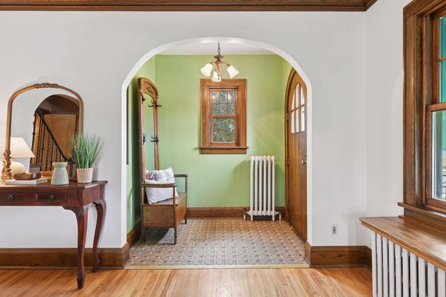 45 15th Avenue N, Hopkins, MN 55343