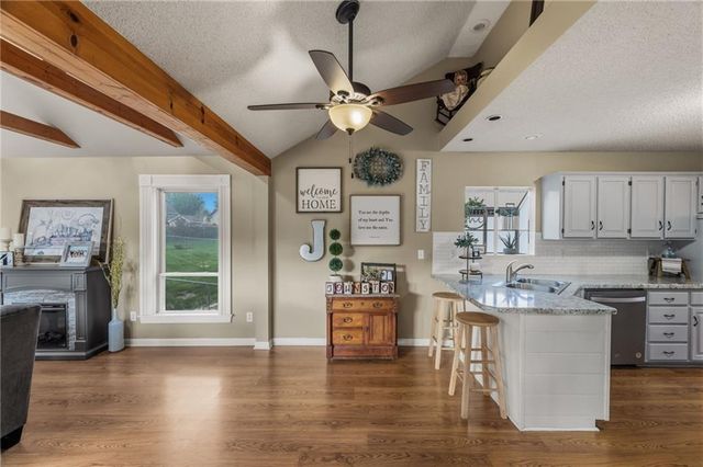 1712 Welleslay Lane, Liberty, MO 64068
