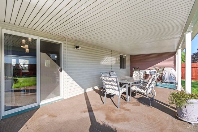 1982 N Duck Hawk Ave, Kuna, ID 83634