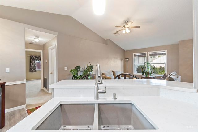 1982 N Duck Hawk Ave, Kuna, ID 83634