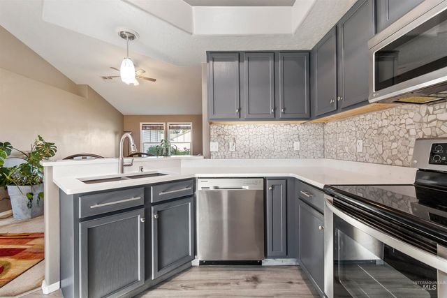 1982 N Duck Hawk Ave, Kuna, ID 83634