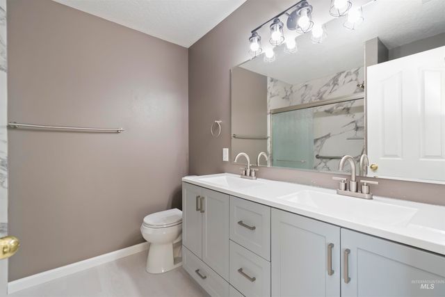 1982 N Duck Hawk Ave, Kuna, ID 83634