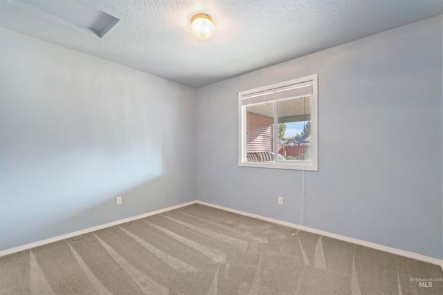 1982 N Duck Hawk Ave, Kuna, ID 83634