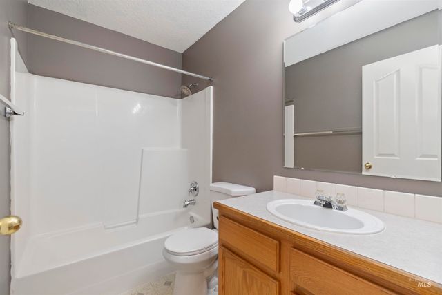 1982 N Duck Hawk Ave, Kuna, ID 83634