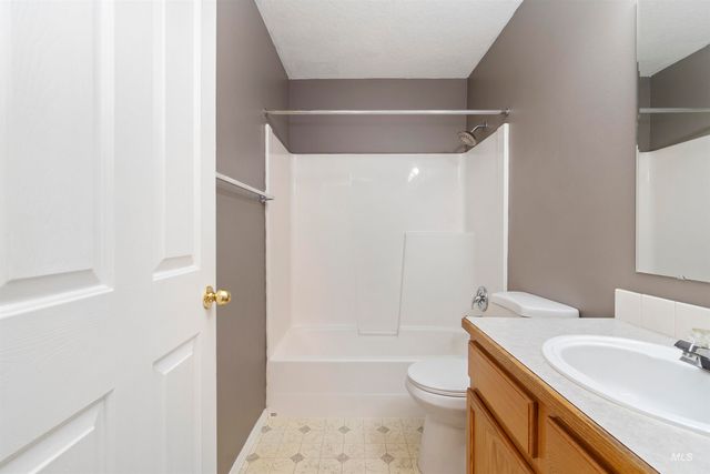 1982 N Duck Hawk Ave, Kuna, ID 83634