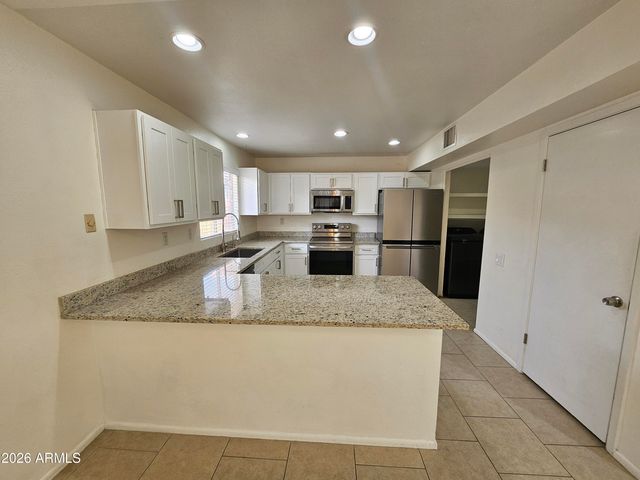 7038 S 42ND Street, Phoenix, AZ 85042