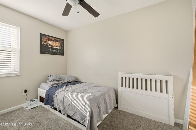 8907 Maplecreek Dr, Louisville, KY 40219