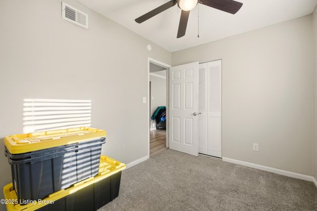 8907 Maplecreek Dr, Louisville, KY 40219