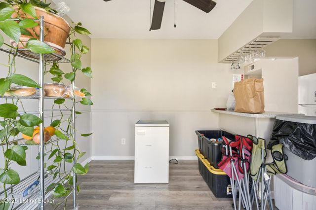 8907 Maplecreek Dr, Louisville, KY 40219