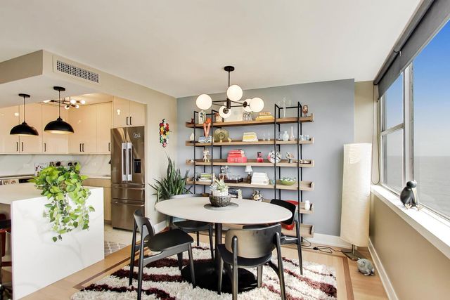 6301 N sheridan Road 8V, Chicago, IL 60660