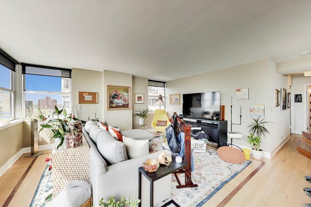 6301 N sheridan Road 8V, Chicago, IL 60660