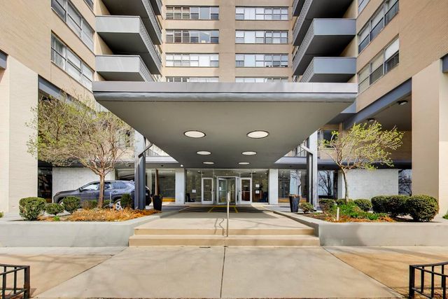 6301 N sheridan Road 8V, Chicago, IL 60660