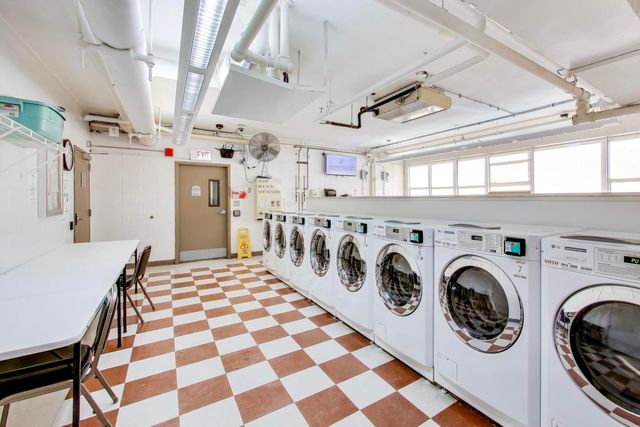 6301 N sheridan Road 8V, Chicago, IL 60660