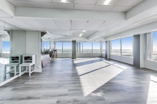 6301 N sheridan Road 8V, Chicago, IL 60660