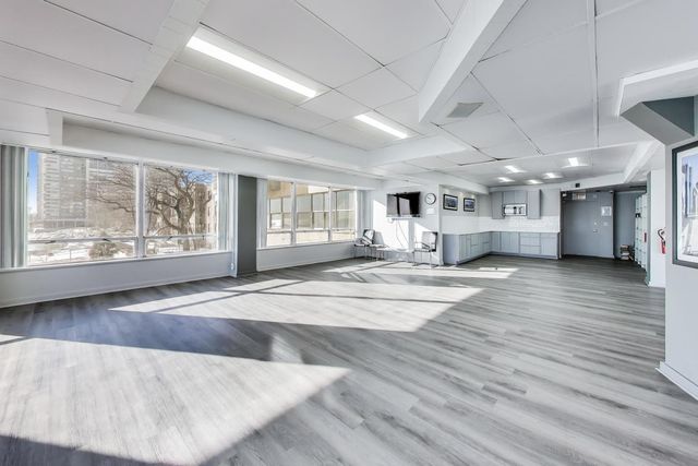 6301 N sheridan Road 8V, Chicago, IL 60660