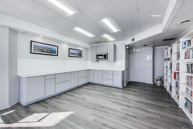 6301 N sheridan Road 8V, Chicago, IL 60660