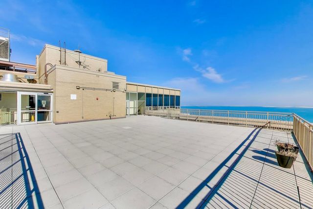 6301 N sheridan Road 8V, Chicago, IL 60660