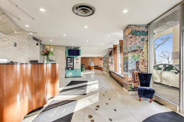 6301 N sheridan Road 8V, Chicago, IL 60660