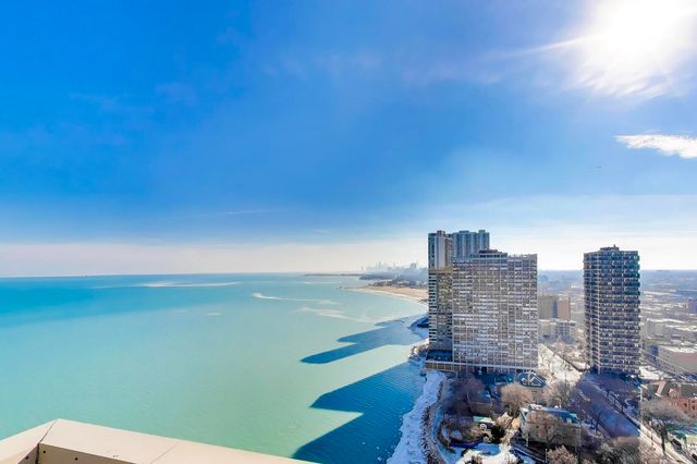 6301 N sheridan Road 8V, Chicago, IL 60660