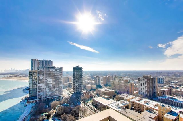 6301 N sheridan Road 8V, Chicago, IL 60660