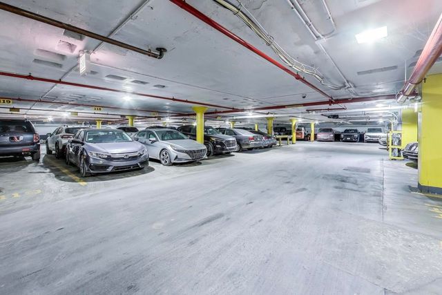 6301 N sheridan Road 8V, Chicago, IL 60660