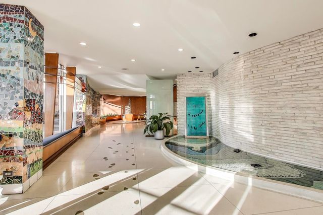 6301 N sheridan Road 8V, Chicago, IL 60660