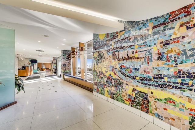 6301 N sheridan Road 8V, Chicago, IL 60660