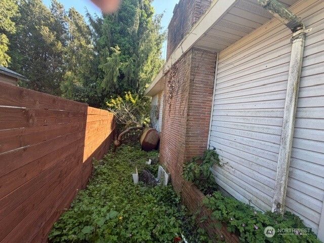 1110 N Rainier Avenue, Bremerton, WA 98312