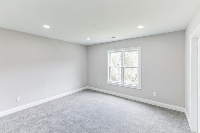 0 Falcon Dr, Shrewsbury, MA 01545