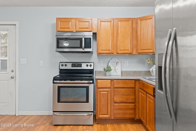 105 Cedar Ave, Shepherdsville, KY 40165