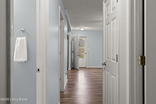 105 Cedar Ave, Shepherdsville, KY 40165