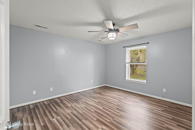 105 Cedar Ave, Shepherdsville, KY 40165