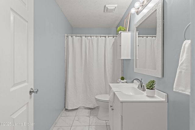 105 Cedar Ave, Shepherdsville, KY 40165