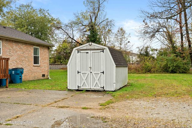 105 Cedar Ave, Shepherdsville, KY 40165