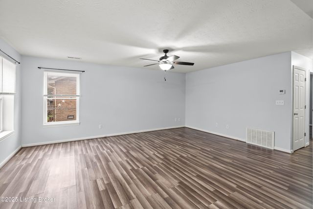 105 Cedar Ave, Shepherdsville, KY 40165