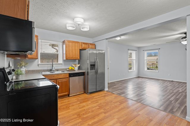 105 Cedar Ave, Shepherdsville, KY 40165