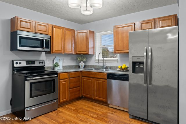 105 Cedar Ave, Shepherdsville, KY 40165